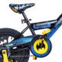 ¡La bicicleta Batman de 16 pulgadas incluye máscara con ojos brillantes!