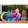 DreamWorks Trolls Band Junte Mount Rageous Playset con Queen Poppy Small Doll y 25+ Accesorios