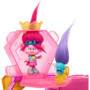 DreamWorks Trolls Band Junte Mount Rageous Playset con Queen Poppy Small Doll y 25+ Accesorios