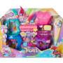 DreamWorks Trolls Band Junte Mount Rageous Playset con Queen Poppy Small Doll y 25+ Accesorios